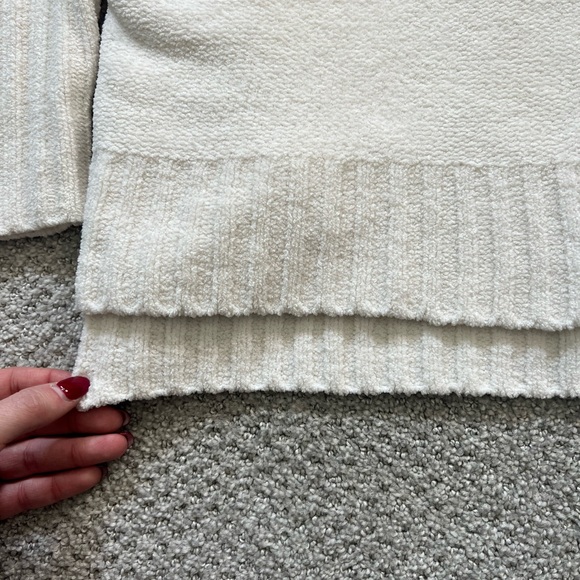 Cozy White Crewneck Sweater - Picture 4 of 5